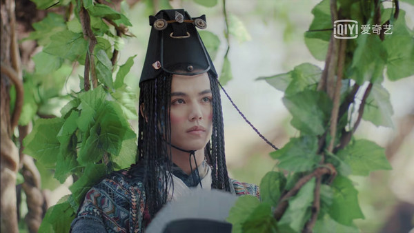 《新白娘子传奇》热播,廖鹏飞变身“彩虹屁”男孩