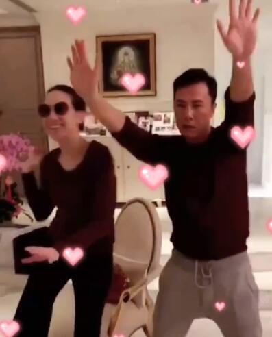 甄子丹与老婆汪诗诗庆祝订婚18年,镜头前尬舞包袱全无