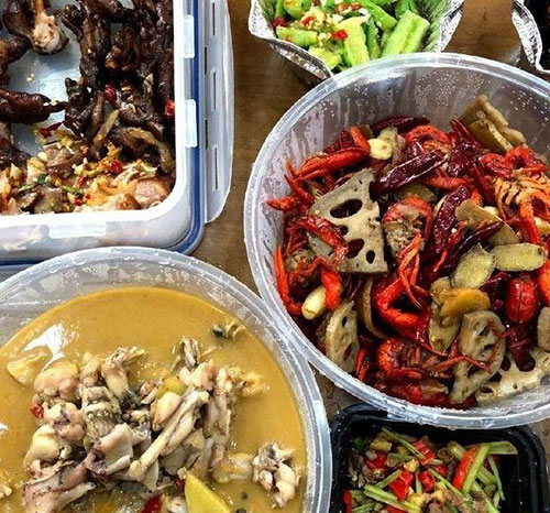 实拍明星工作餐:何炅的色香味俱全,张艺兴的太另类