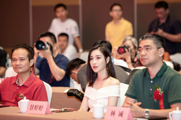 甘婷婷《爱拼会赢》开机 演绎女企业家诠释晋江精神