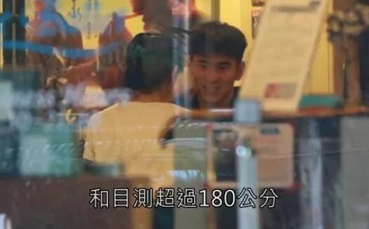 张钧甯与鲜肉深夜约饭疑曝恋情 本尊否认:是堂弟