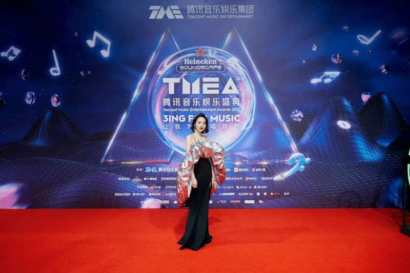 刘惜君获最具影响力女歌手奖 四大舞台铸独特魅力