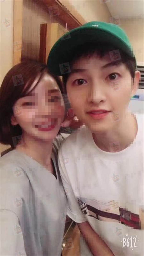 宋仲基离婚后罕见露面 头戴绿色帽子十分扎眼
