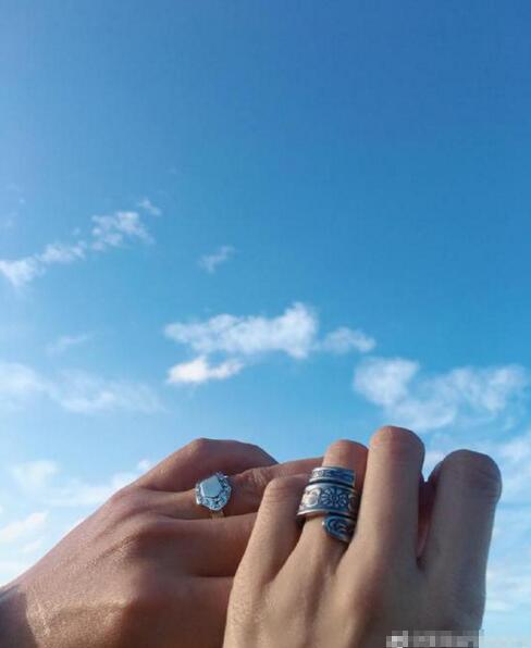 黄翠如答应萧正楠求婚 晒牵手照秀出婚戒